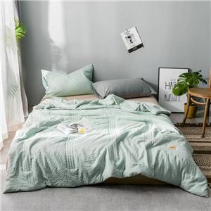 純色絎縫空調(diào)被: